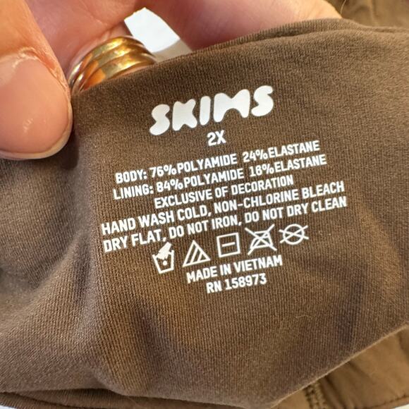 Skims Fits Everybody Bandeau Bralette Plus Size 2X Brown Strapless Seamless NWT - Picture 6 of 6